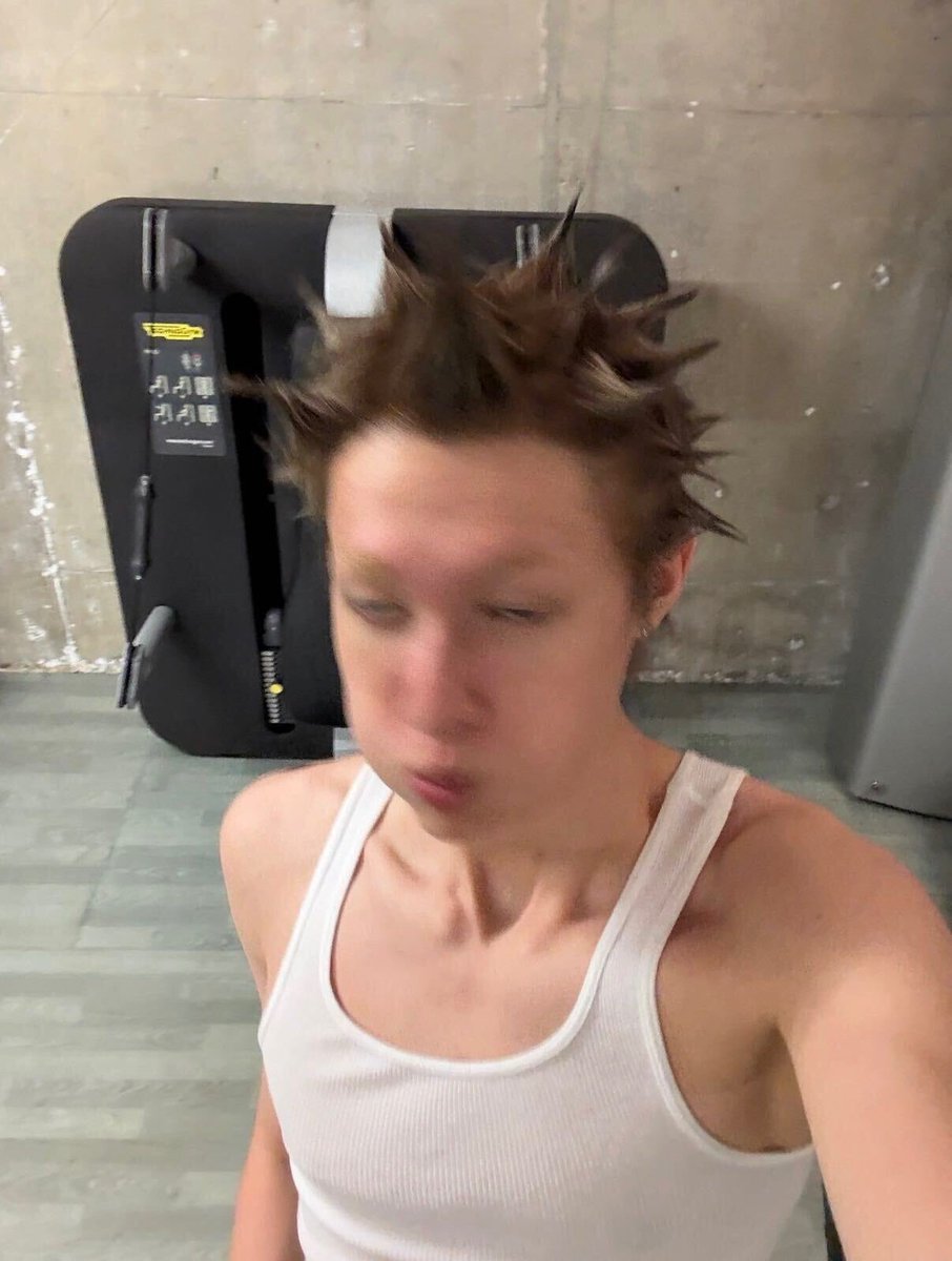 cortisinawvrse's tweet photo. [260818] WEVERSE POST

COER, halo! ini Martin!

ga kerasa CORTIS udah 1 tahun 🔥🔥
waktu bener-bener cepet banget berlalu ya 😂
kalo dipikir-pikir dari hari pertama kami tampil What You Want di M Countdown, release party, NBA, acara penghargaan pertama kami, sampe sekarang yang kami lagi jalanin tur, ternyata banyak banget momen yang kita lewati bareng COER.

aku masih inget banyak momen waktu kami ketawa bareng kalian, termasuk pertama kalinya kalian nyanyi bareng lagu kami. Itu masih jadi salah satu momen yang melekat banget di ingatan aku.

selama 1 tahun ini kami udah ngelakuin banyak banget hal, dan rasanya semua momen itu jadi jauh lebih seru karna COER selalu ada bareng kami.

masih banyak hal yang pengen kami tunjukin dan masih banyak juga yang pengen kami coba, jadi ke depannya ayo kita terus seru-seruan bareng
makasih udah ikut merayakan 1st anniversary CORTIS

dan COER juga, selamat 1st anniversary ya ❤️🥳
karna ini hari yang spesial, semoga kalian bisa ngehabisin waktu dengan bahagia, berbagi cinta sama orang-orang di sekitar kalian, dan jangan lupa makan yang enak-enak juga 😚

ke depannya aku bakal berusaha lebih baik lagi.

sayang kalian COER 🙂

#코르티스코어_일주년을_축하해 #MARTIN #마틴 
#FirstYearOutsideTheLines
#CORTIS #코르티스
🐼