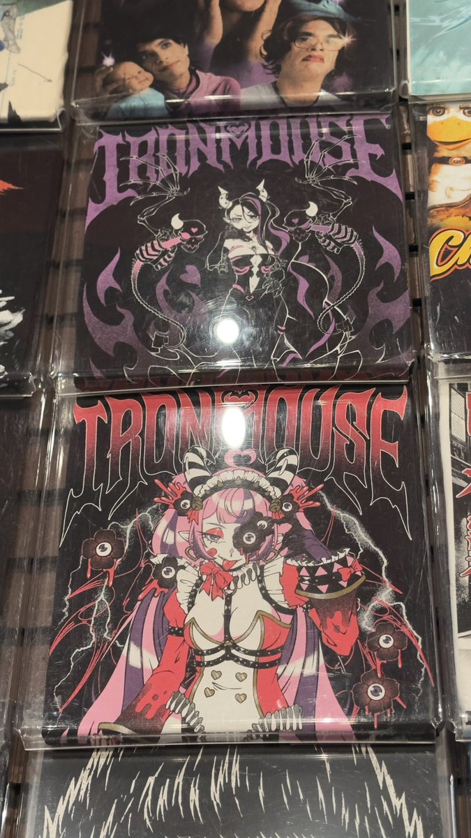 NemukariVT's tweet photo. Was at Hot topic and saw these??
@ironmouse is this actual art? https://t.co/dUXQ337Doa