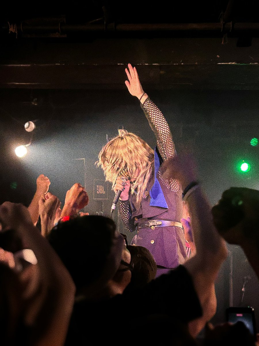 Hayashihirooo's tweet photo. 魔法少年しか撮れなかった

#すごいバンド名にしたかった https://t.co/acueJRSKAe