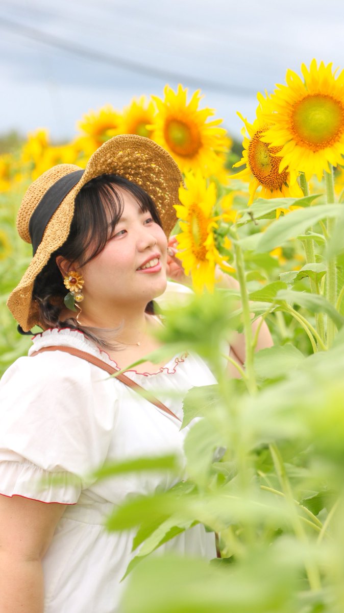 na_can19's tweet photo. 初めてのひまわり畑����
 #ぽっちゃり女子  #プラスサイズ  #100kg https://t.co/0DlwbIIt6A