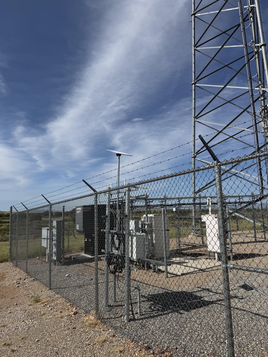 melanatedTimo33's tweet photo. @SneedTech @Techlife32 @cancelind I've been seeing this on Reddit a lot within the last week. New cell sites using starlink for Backhaul in Rural Areas of Arizona. Maybe it's just for temporary use until they get fiber optics. https://t.co/Gk2Z48Yp6l