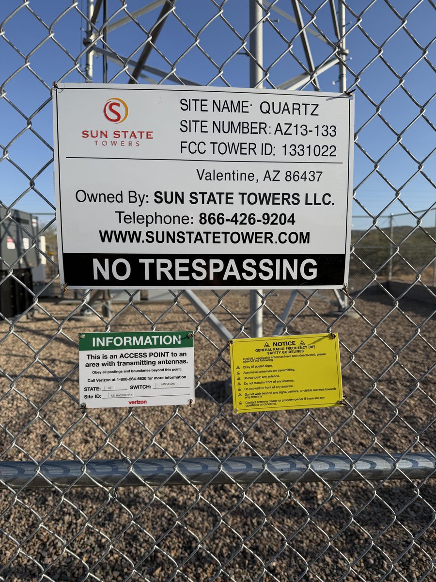 melanatedTimo33's tweet photo. @SneedTech @Techlife32 @cancelind I've been seeing this on Reddit a lot within the last week. New cell sites using starlink for Backhaul in Rural Areas of Arizona. Maybe it's just for temporary use until they get fiber optics. https://t.co/Gk2Z48Yp6l
