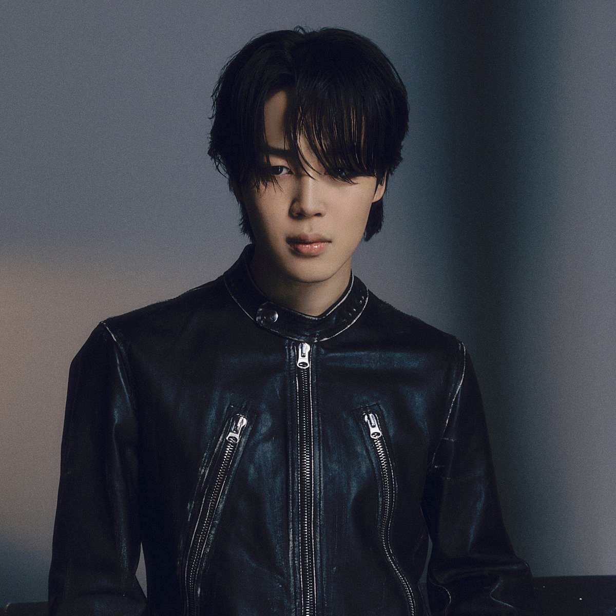 OneilyMusic's tweet photo. Jimin’s “Like Crazy” re-enters the top 200 on the Spotify South Korea Daily Chart at #180 with 11,292 streams. https://t.co/8lzEXrM5Nw