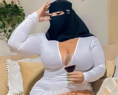 houssi01's tweet photo. أحيانًا أحتاج لاحتضان لا لوعود؟ ✨💫 https://t.co/B3g0RJZbkB