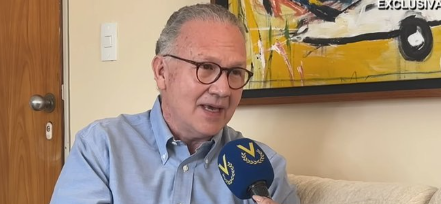 estebanoria's tweet photo. 🚨 ¡INSÓLITO! | EL RÉGIMEN DE DELCY LE NIEGA ATENCIÓN MÉDICA A UN PRESIDENCIABLE DEL PRÓXIMO TSJ ⚖️🔥
Perkins Rocha, uno de los juristas más respetados de Venezuela y posible candidato a formar parte y presidir el próximo Tribunal Supremo de Justicia, permanece bajo arresto domiciliario, con grillete electrónico y sin libertad para acudir a una revisión médica.

¿Qué busca el régimen de Delcy? ¿Deteriorar su salud y sacarlo del camino antes de la renovación del TSJ?

¡Libertad plena y atención médica inmediata para Perkins Rocha @PerkinsRocha !
#Venezuela #Libertad #Democracia