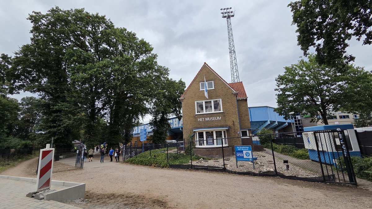 niek92jansen's tweet photo. De Vijverberg, Doetinchem 🏟️🇳🇱

De Graafschap speelt vanavond de eerste thuiswedstrijd van het seizoen tegen Jong AZ.

Hup De Graafschap 💪

#DeGraafschap #JongAZ #graaz #Doetinchem #Alkmaar #groundhopping https://t.co/9n7JqpnOyJ