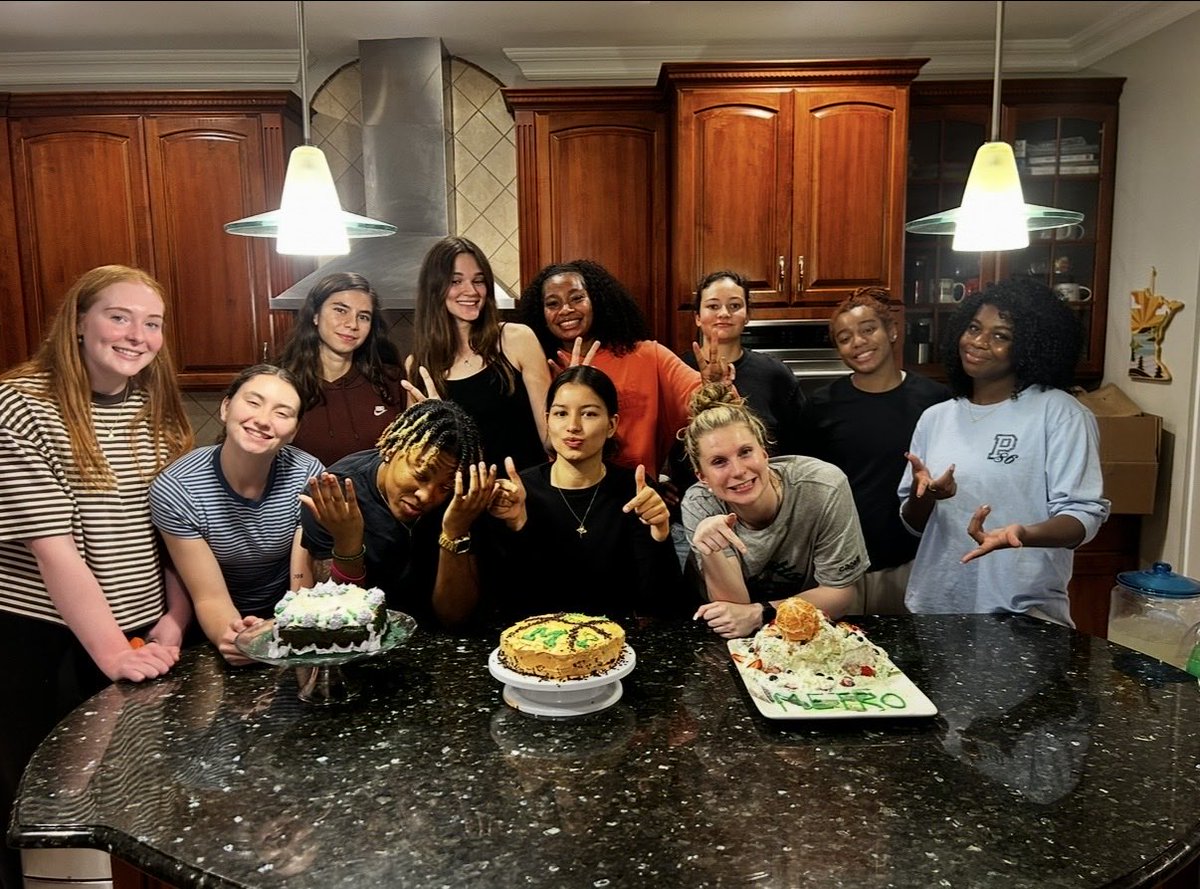 Manhattan_WBB's tweet photo. Closed out the summer at Coach @heathervulinβs house with good food, good company, and a lot to be proud of. Grateful for this group, the work they put in, and the way they showed up for each other all summer. Summer work is done. Now we build on it. π
#GoJaspers | #playGREEN π’βͺοΈ
#GoJaspers | #playGREEN π’βͺοΈ