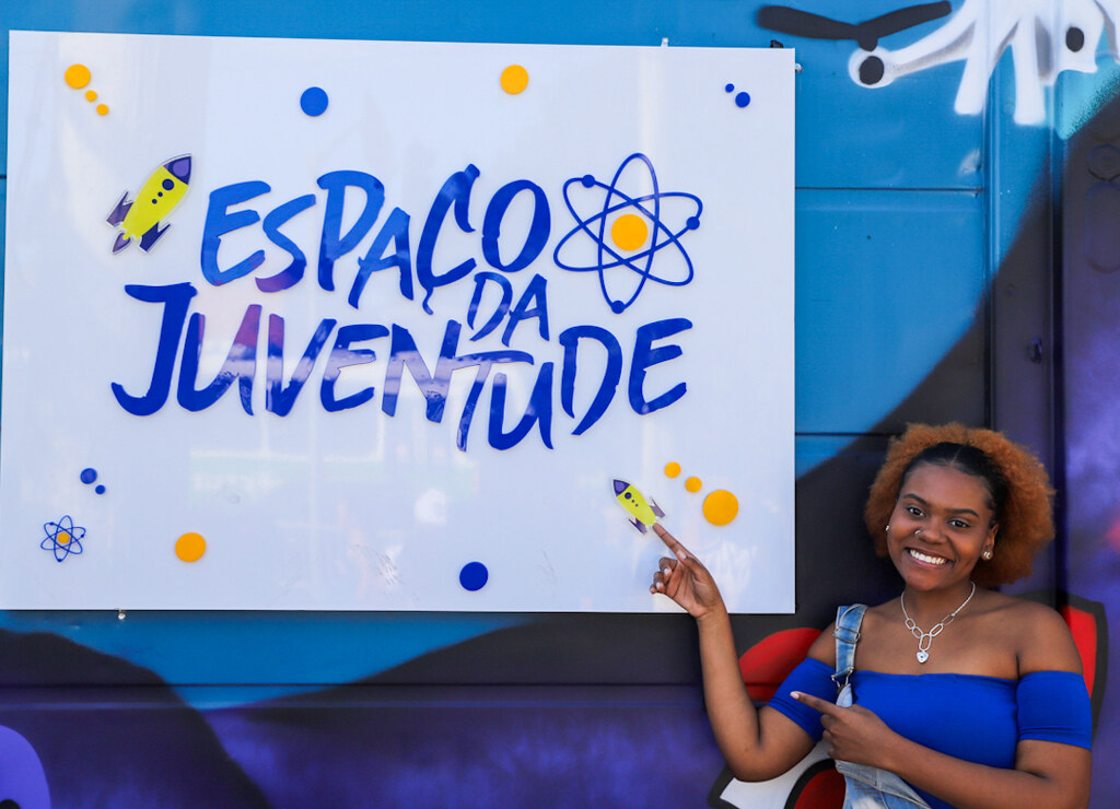 Prefeitura_Rio's tweet photo. 🚨 Alô, jovem carioca!

Tem 3,5 mil vagas gratuitas abertas em cursos de tecnologia, audiovisual, inglês e profissões do futuro nos Espaços da Juventude.

São oportunidades para quem tem de 15 a 29 anos e mora no Rio. 🧵👇 https://t.co/1qyEHWQALq