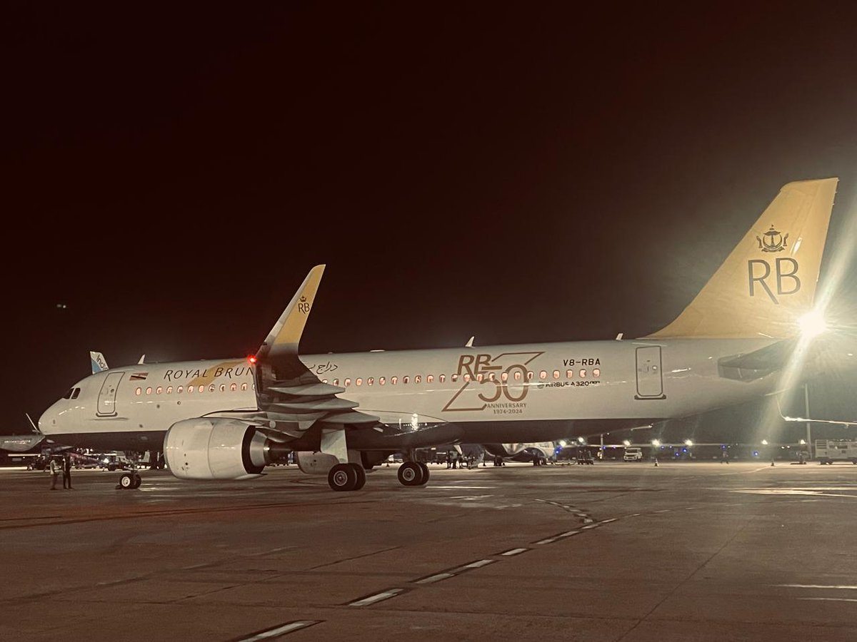 AviationTNState's tweet photo. Spotted beautiful Royal Brunei Airlines at our Chennai Airport. It flies 2 times weekly between #Chennai and #Brunei. Fly and feel the luxury. @RoyalBruneiAir @stictravelgroup https://t.co/r9gUvzri2o