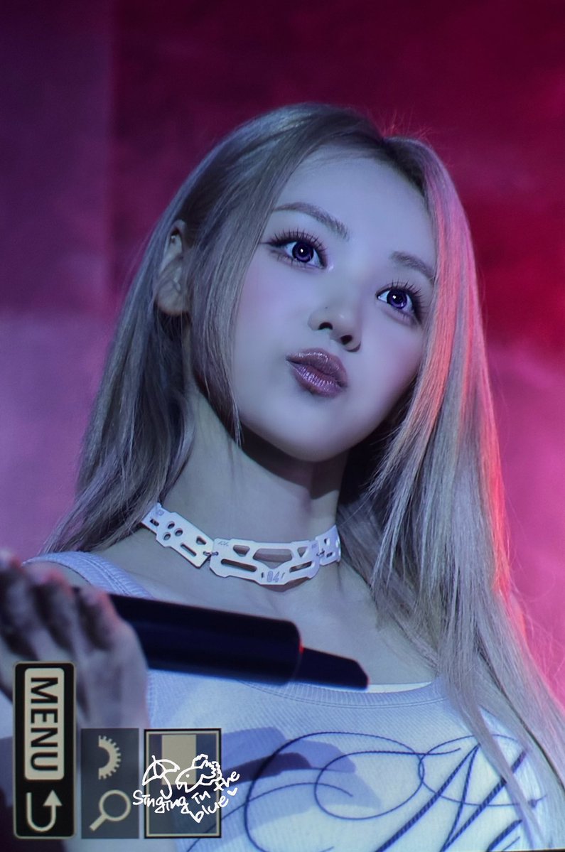 sing_intheblue's tweet photo. 260817 BLUE BLOOD NIGHT

#진솔 #JinSoul https://t.co/aAp8iVylOM