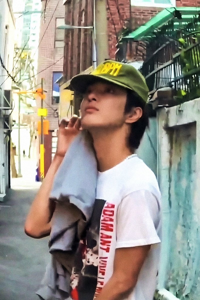 keonhoguide's tweet photo. #KEONHO #건호 He looks so fine here https://t.co/lJHdzcO3BK
