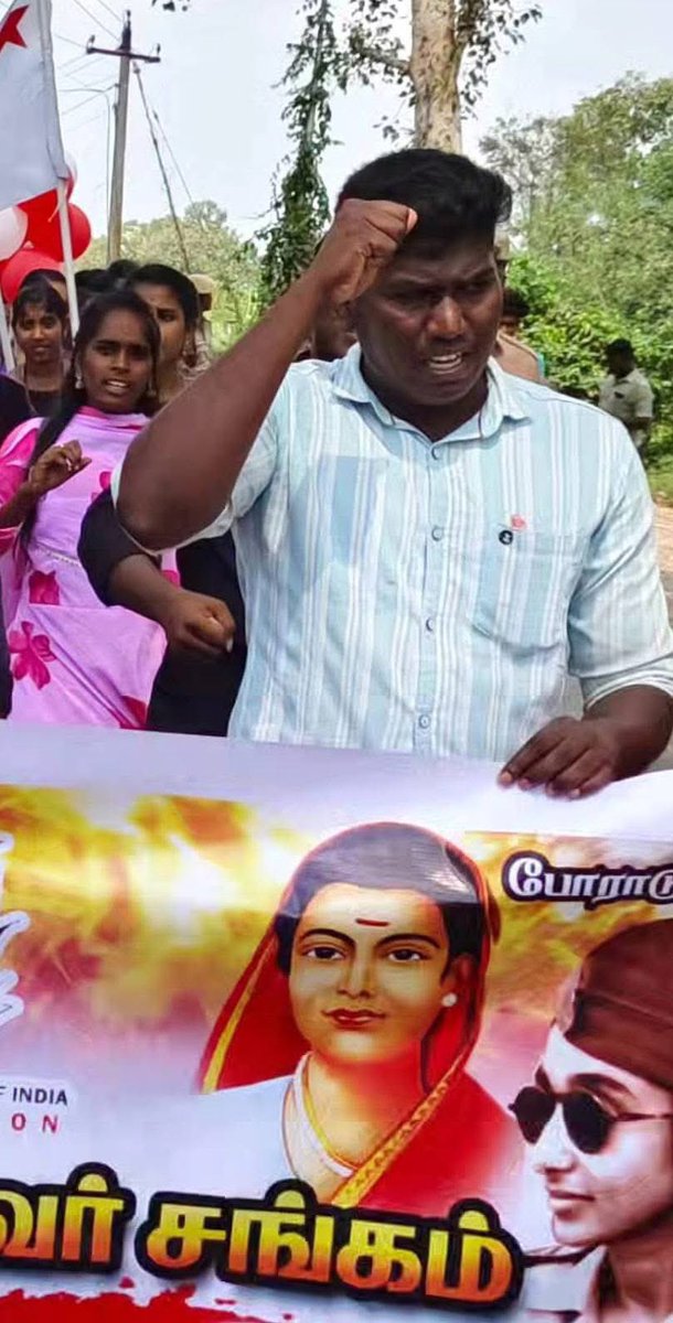 samseer_ahamed's tweet photo. துணை குடியரசுத் தலைவருக்கு பாதுகாப்பு என்ற பெயரில் ,
DYFI தலைவர் மீது அதிகார அத்துமீறல்..!

திருவாரூர் மத்தியப் பல்கலைக்கழகத்தில் பட்டமளிப்பு விழாவில் கலந்து கொண்டு பட்டங்களை வழங்க வந்த து.குடியரசுத் தலைவர் சி.பி. ராதாகிருஷ்ணனுக்கு பாதுகாப்பு தருகிறோம் என்ற பெயரில், அந்த பல்கலைக்கழகத்தில் பயின்று பட்டம் பெற சக மாணவர்களுடன் அமர்ந்திருந்த, இந்திய ஜனநாயக வாலிபர் சங்கத்தின் மாவட்ட தலைவர் தோழர் ஆனந்த் அவர்களுக்கு அருகிலேயே சீருடை இல்லா காவலரை அமர வைத்து கண்காணிப்பு என்ற பெயரில் ஏதோ ஒரு தீவிரவாதியை நடத்துவது போன்று அத்துமீறி  அவரது சுயமரியாதைக்கு களங்கம் ஏற்படுத்தியிருக்கிறது
காவல்துறை ...!

மேலும்,கடந்த ஒரு வாரத்திற்கு மேலாக தோழர் ஆனந்த் அவர்களுக்கு தொலைபேசி வாயிலாகவும் நேரடியாகவும் விசாரணை என்ற பெயரில் கடுமையான நெருக்கடி அளிக்கப்பட்டிருக்கிறது.

முதலமைச்சரின் கட்டுப்பாட்டில் இருக்கும் தமிழ்நாடு காவல்துறை,தொடர்ந்து தமிழ்நாட்டிற்கும் தமிழுக்கும் எதிராக செயல்படக்கூடிய பாஜகவின் தலைவர்களுக்கு பாதுகாப்பு தருகிறோம்..!
என்று  சங்க நிர்வாகிகளை அச்சுறுத்துவது தான் காவல்துறையின் கடமையா...? 

யாரை குளிர்விக்க இத்தகைய நடவடிக்கைகளில் ஈடுபடுகிறது தமிழக காவல்துறை..!