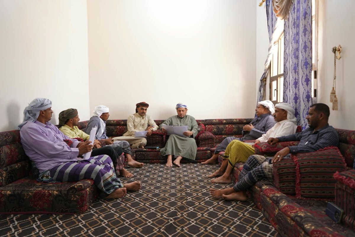 AlthqlyM's tweet photo. محافظ سقطرى يطلع على قوائم المجلس التنسيقي التوافقي ويشيد بجهود اللجنة التحضيرية

https://t.co/S1MDPdBTvc https://t.co/KyG0rWH5Q8