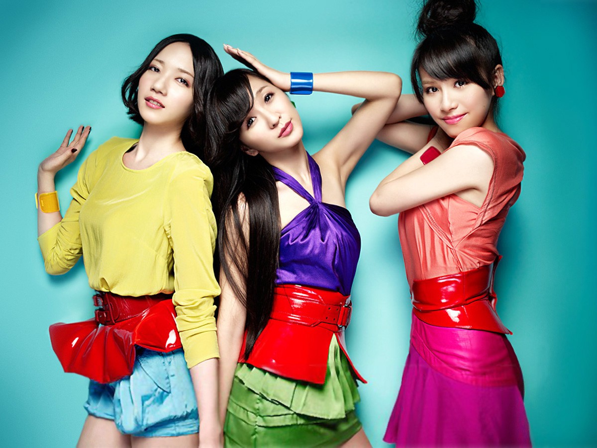 maruseruWPTA's tweet photo. Perfume Official Artist Photo "スパイス" (2011) https://t.co/BbCPEBmVdN
