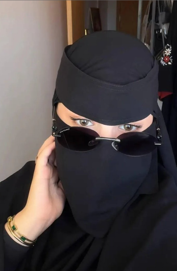 Javicat22's tweet photo. هل يمكن للقلب أن يشفى حقًا... ❄️🥺 https://t.co/xzO2xsNTX4