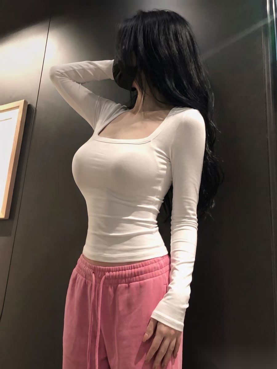play1012's tweet photo. 想靠着你肩膀看你打游戏，输赢我都鼓掌。#上海 #反差 #女大 https://t.co/KEF2vzsgg1
