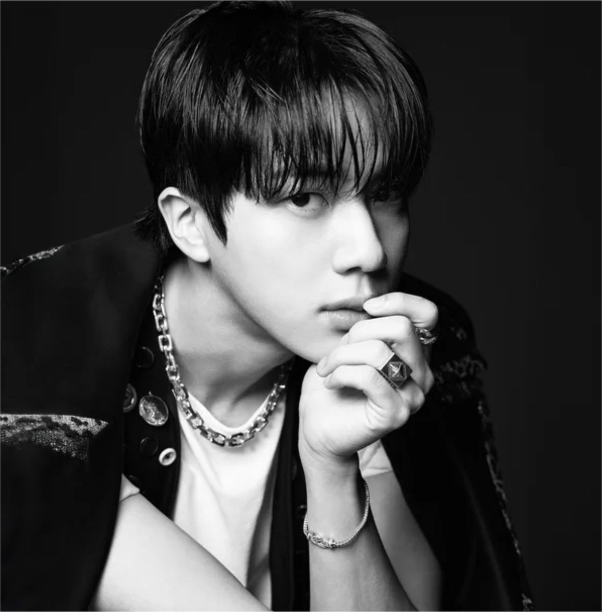 KPopCentralX's tweet photo. Most streamed Jin songs on Spotify:

#1 Don’t Say You Love Me — 1B
#2 The Astronaut — 620M
#3 Running Wild — 444M
#4 It′s Definitely You — 250M
#5 I’ll Be There — 226M
#6 Yours — 223M
#7 Abyss — 121M
#8 Super Tuna — 102M
#9 Tonight — 81M
#10 Heart on the Window — 78M https://t.co/4KbAhJuxTC