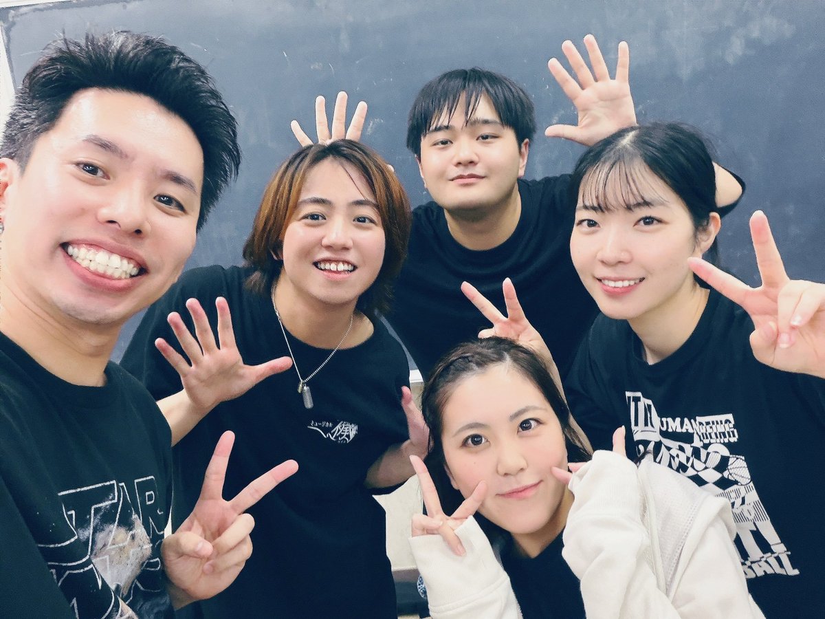 Kosei_esaki's tweet photo. #すたぁじあ

初めての雪の国全員集合で一枚
皆優しい人達です

いろいろ気にかけてくれる唯さん
ダンスやら諸々引っ張ってくれる結心さん
おもしれー人の町子さん(琴美さん)
早くに打ち解けてイジられてる茉由さん

本当に自分は恵まれてるなと思える方達です

そんな雪の国の活躍をぜひ劇場で https://t.co/MeU4aWyy95