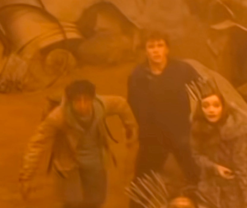 videsetoiles's tweet photo. Am I going crazy or are they holding hands awwwwwww https://t.co/xXCLPIihXV