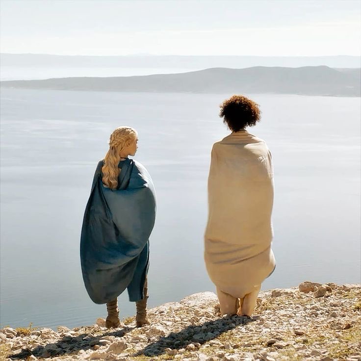 acervomissandei's tweet photo. Por ultimo e talvez o mais importante: Missandei nunca precisou de uma espada para ser uma das pessoas mais importantes ao redor de Daenerys. a principal arma dela sempre foram suas palavras e sabedoria. https://t.co/2f2JlBfAj5