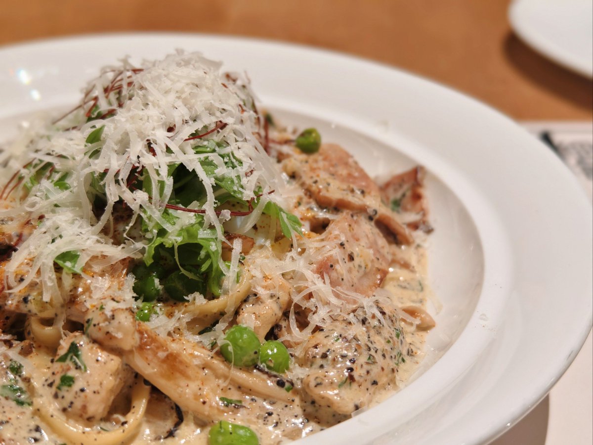 SaniIsa15's tweet photo. Just discovered the coziest hole-in-the-wall pasta spot in town! Their truffle tagliatelle is pure Italian heaven—creamy, aromatic, and perfectly al dente. A must-try for every foodie! https://t.co/AjAbZk6cSG