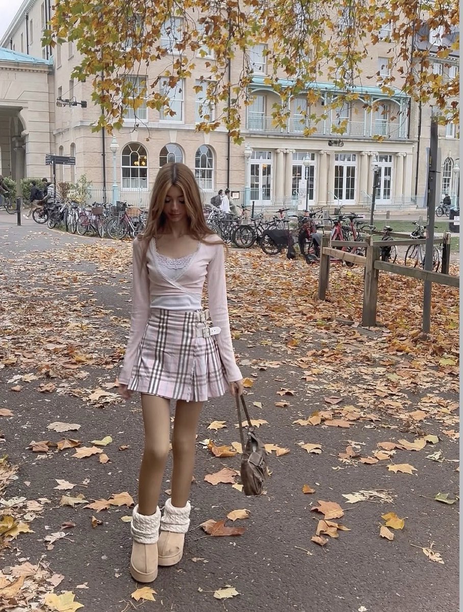 pawpawcals's tweet photo. she’s my new fav thinspo for fall - she looks like a doll ⋆. 𐙚 ˚ https://t.co/qsaogazMNe