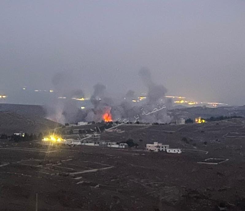 MintPressNews's tweet photo. 🚨BREAKING: Israel Detonates An Lebanese Village In The South

Huge explosions rocket Baraachit. https://t.co/h447EMUxfK