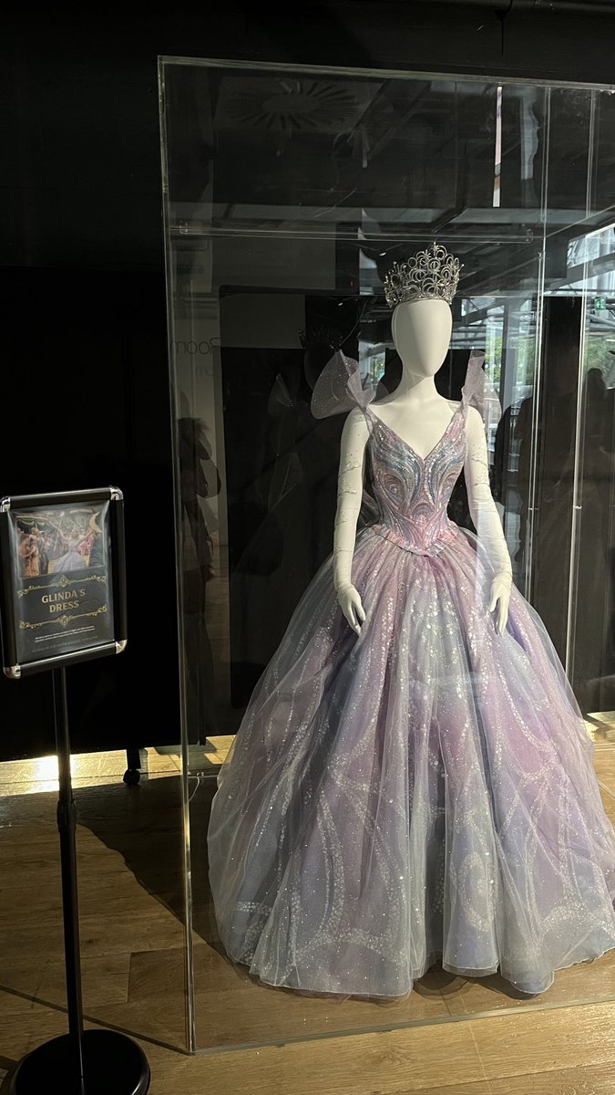 moonllightbella's tweet photo. acontecimento histórico ter visto pessoalmente todos esses vestidos que ela usou 💗 https://t.co/HV5x2fNpH8