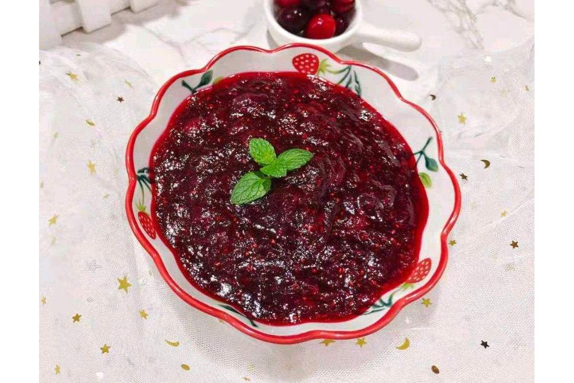 contrandicator's tweet photo. Festive Feast Alert: Our Christmas Special Turkey Platter is here! Juicy roasted turkey, cranberry sauce u0026 all the trimmings—perfect for your holiday gatherings. Limited slots, book now! #ChristmasDinner https://t.co/NAEdeCXa6t