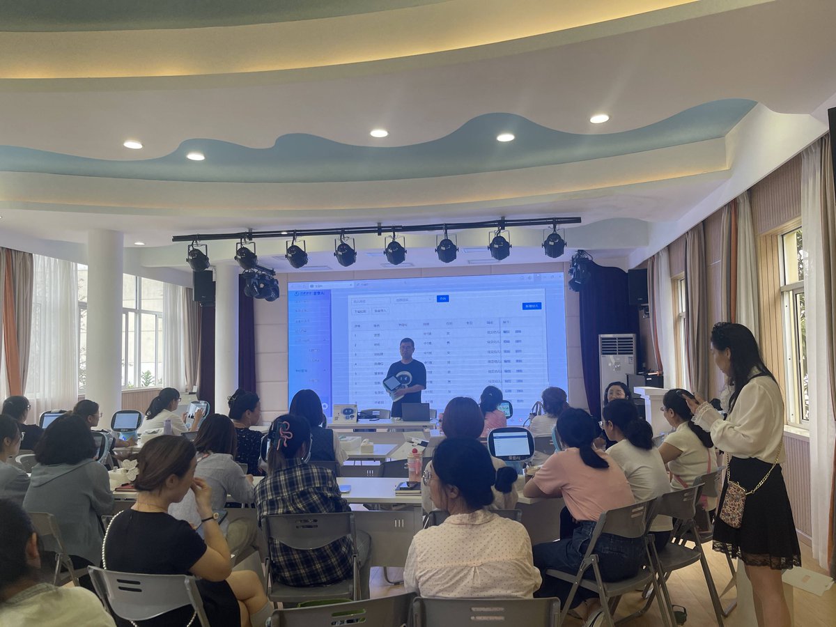 BergstromR46428's tweet photo. Just wrapped an inspiring "AI u0026 Digital Innovation" workshop! Learned actionable strategies to streamline project workflows and connect with 50+ amazing industry peers. Grateful for the insights shared by the speaker—can’t wait to apply what I’ve learned! https://t.co/ntFjtF7sMb