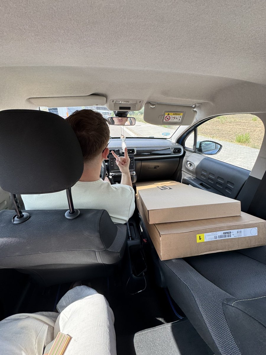 auriangelena's tweet photo. volviendo de ikea q compramos cositas para nuestra casita 😭❤️ https://t.co/s1PDu3y1aA