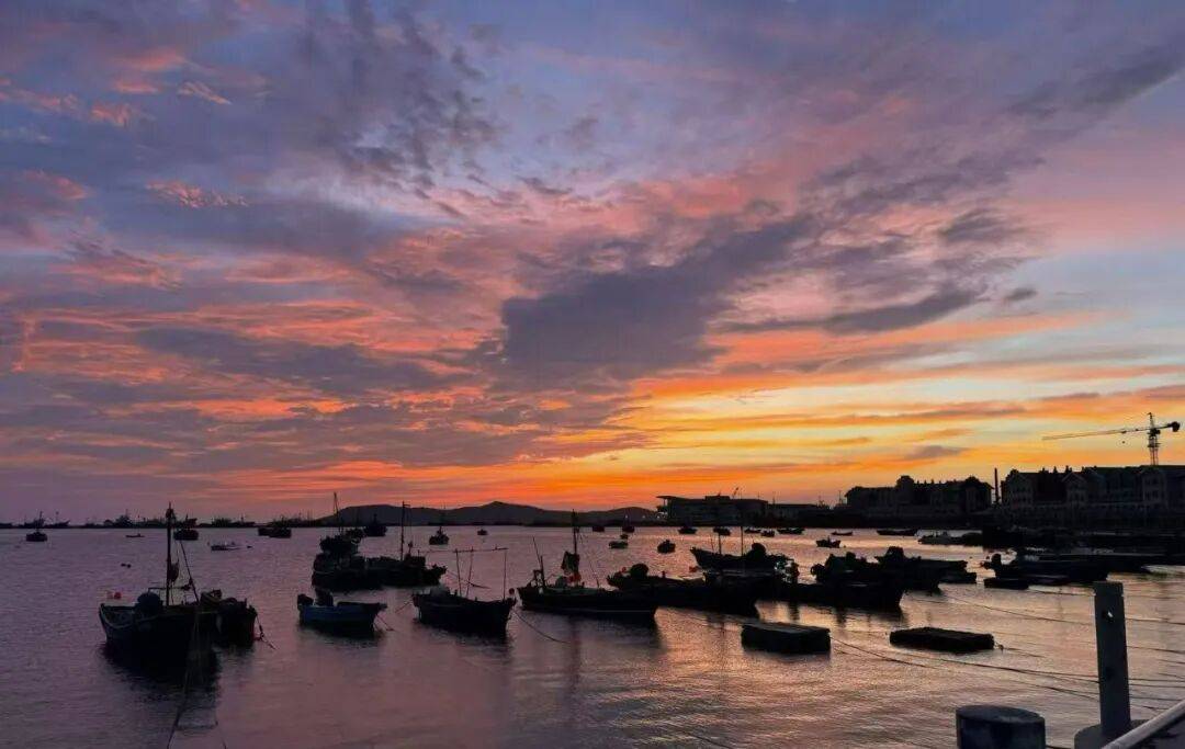 BroinJames's tweet photo. [Exciting news! Our campus photography club is hosting a sunset shooting this Saturday at West Lake, all members welcome to join! Bring your cameras, meet new friends and capture beautiful moments together ]， https://t.co/gY5c0uddKL