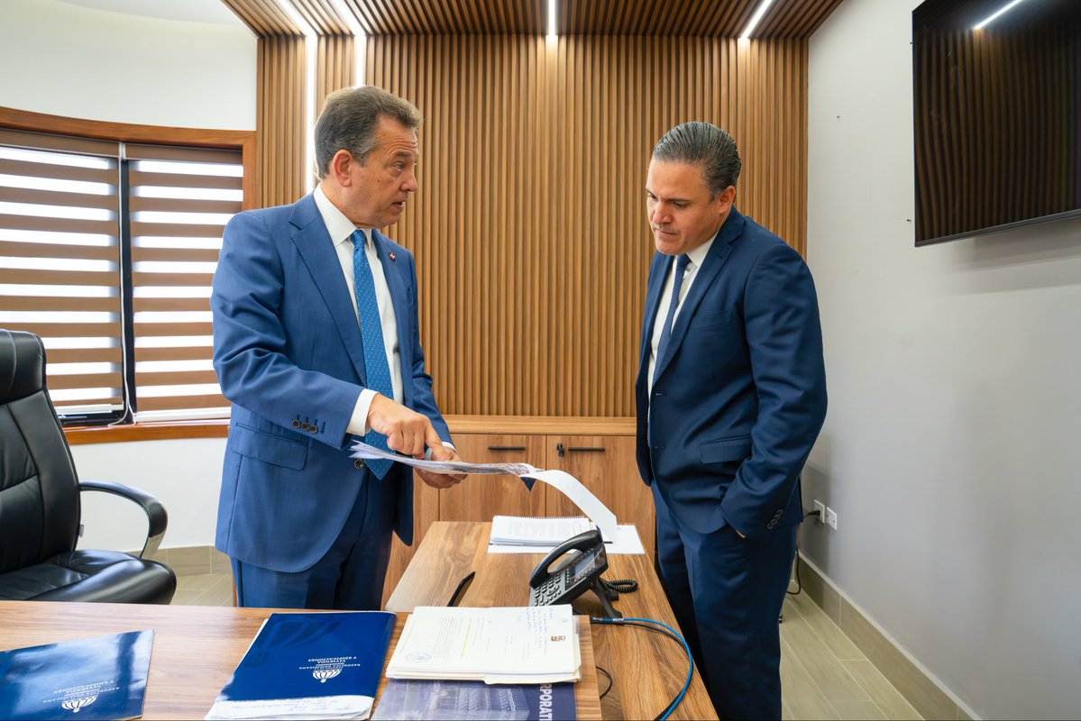 mivedrd's tweet photo. Iniciamos el proceso de transición junto al nuevo ministro de Vivienda, Hábitat y Edificaciones, @jeanluisrj, dando continuidad a una gestión institucional ordenada y transparente. 🇩🇴

Durante el encuentro, se presentaron las obras entregadas, las que continúan en ejecución y las pendientes, así como los avances alcanzados en materia de permisología y agilización de procesos. También fue puesta a disposición toda la documentación necesaria para garantizar la continuidad de los proyectos y facilitar el proceso de transición.

Desde el MIVHED continuamos trabajando por una gestión institucional organizada y responsable, dando paso a una nueva etapa con el compromiso de seguir avanzando en favor del país. 🤝💯