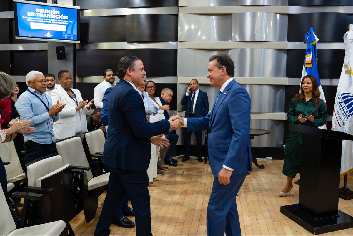 mivedrd's tweet photo. Iniciamos el proceso de transición junto al nuevo ministro de Vivienda, Hábitat y Edificaciones, @jeanluisrj, dando continuidad a una gestión institucional ordenada y transparente. 🇩🇴

Durante el encuentro, se presentaron las obras entregadas, las que continúan en ejecución y las pendientes, así como los avances alcanzados en materia de permisología y agilización de procesos. También fue puesta a disposición toda la documentación necesaria para garantizar la continuidad de los proyectos y facilitar el proceso de transición.

Desde el MIVHED continuamos trabajando por una gestión institucional organizada y responsable, dando paso a una nueva etapa con el compromiso de seguir avanzando en favor del país. 🤝💯