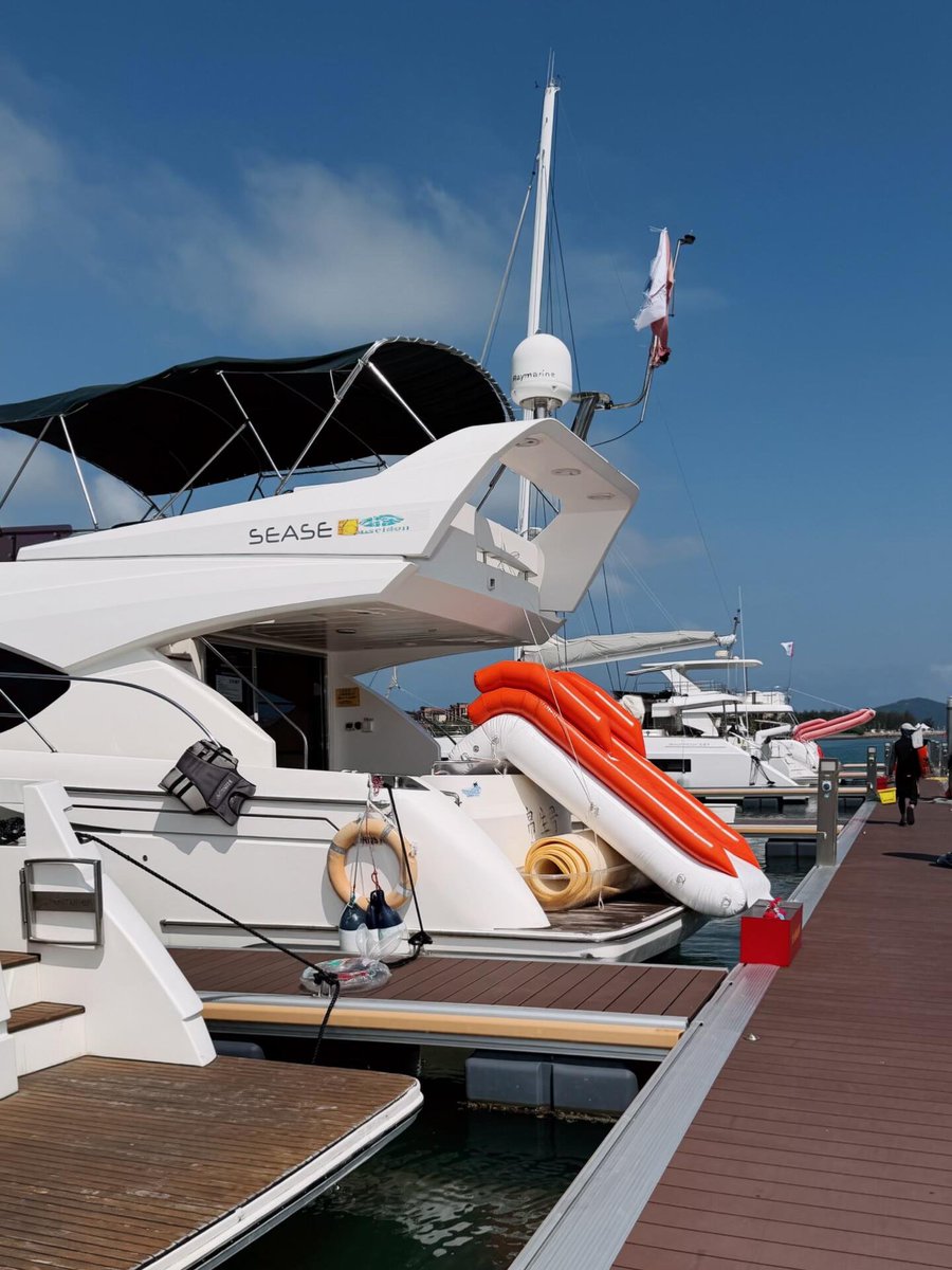 qhcn1iMia's tweet photo. Setting sail with the sea breeze, and taking this time just for the ocean and myself. https://t.co/9UuesyR7HV