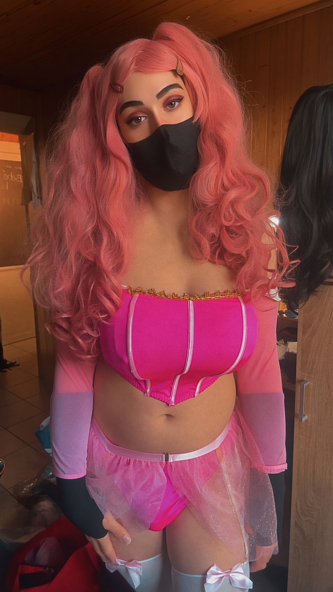 hihifemboy's tweet photo. Qui veux une petite princesse comme moi?🥰 https://t.co/F70bfEFN6j
