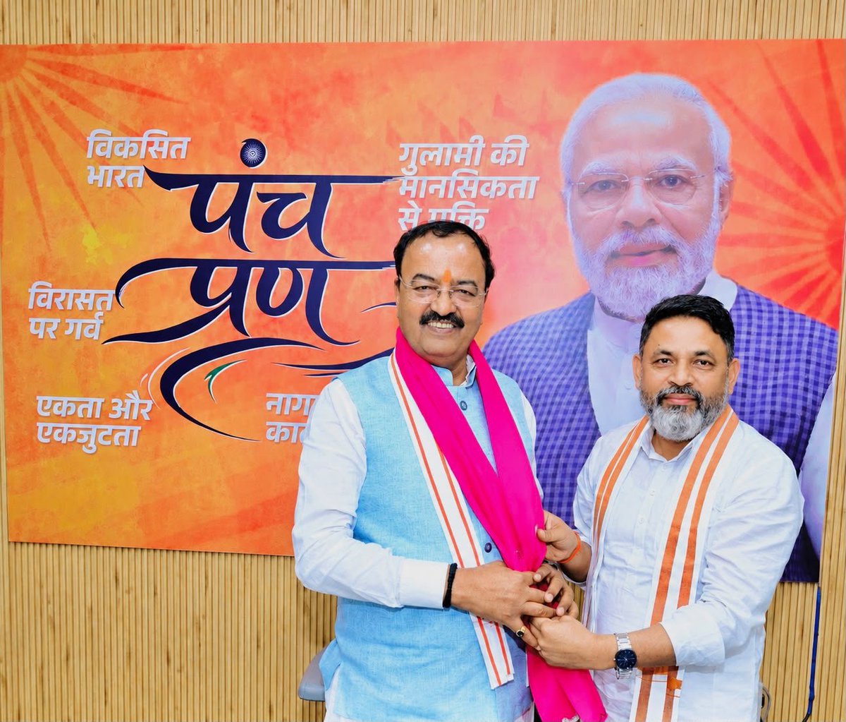 MrYaduvansh's tweet photo. भारतीय जनता पार्टी, उत्तर प्रदेश के पूर्व प्रदेश अध्यक्ष एवं उत्तर प्रदेश सरकार के यशस्वी उपमुख्यमंत्री, माननीय श्री @kpmaurya1 जी से आज उनके कैंप कार्यालय पर भेंट कर उन्हें पौत्र रत्न की प्राप्ति पर हार्दिक बधाई एवं शुभकामनाएं दीं। ईश्वर से नवजात शिशु के स्वस्थ, सुखी एवं उज्ज्वल जीवन की कामना करता हूं।