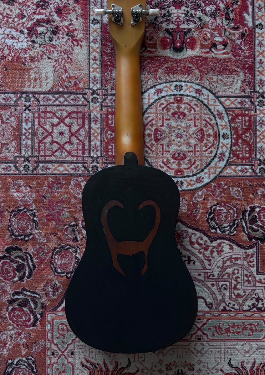 inkwithinruin's tweet photo. I lovvvve my musical instruments https://t.co/DznTUyxMZW