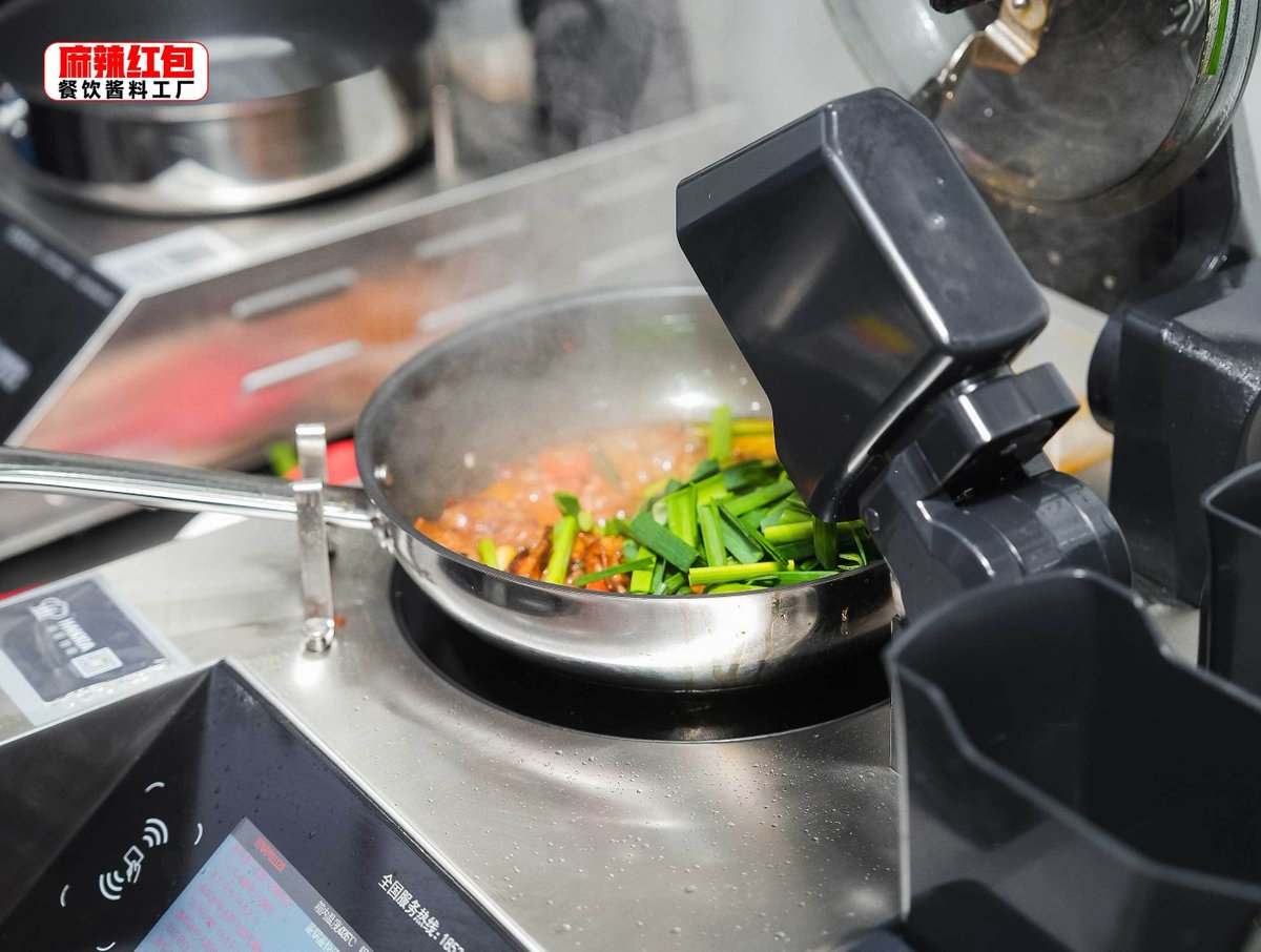 pongontour's tweet photo. Just tried the hands-free smart kitchen assistant—prepping meals got way easier! No more reaching for your phone mid-recipe. Game-changer for busy mornings. https://t.co/OjsHd53WpR
