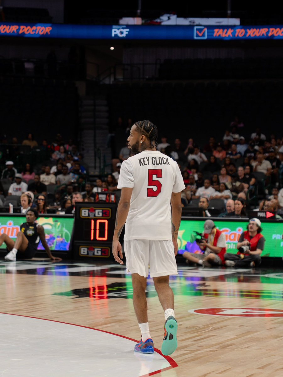 wavecheckers's tweet photo. Key Glock at the Big 3 Celebrity Game ⛹🏽‍♂️ https://t.co/uW8BKamOXe