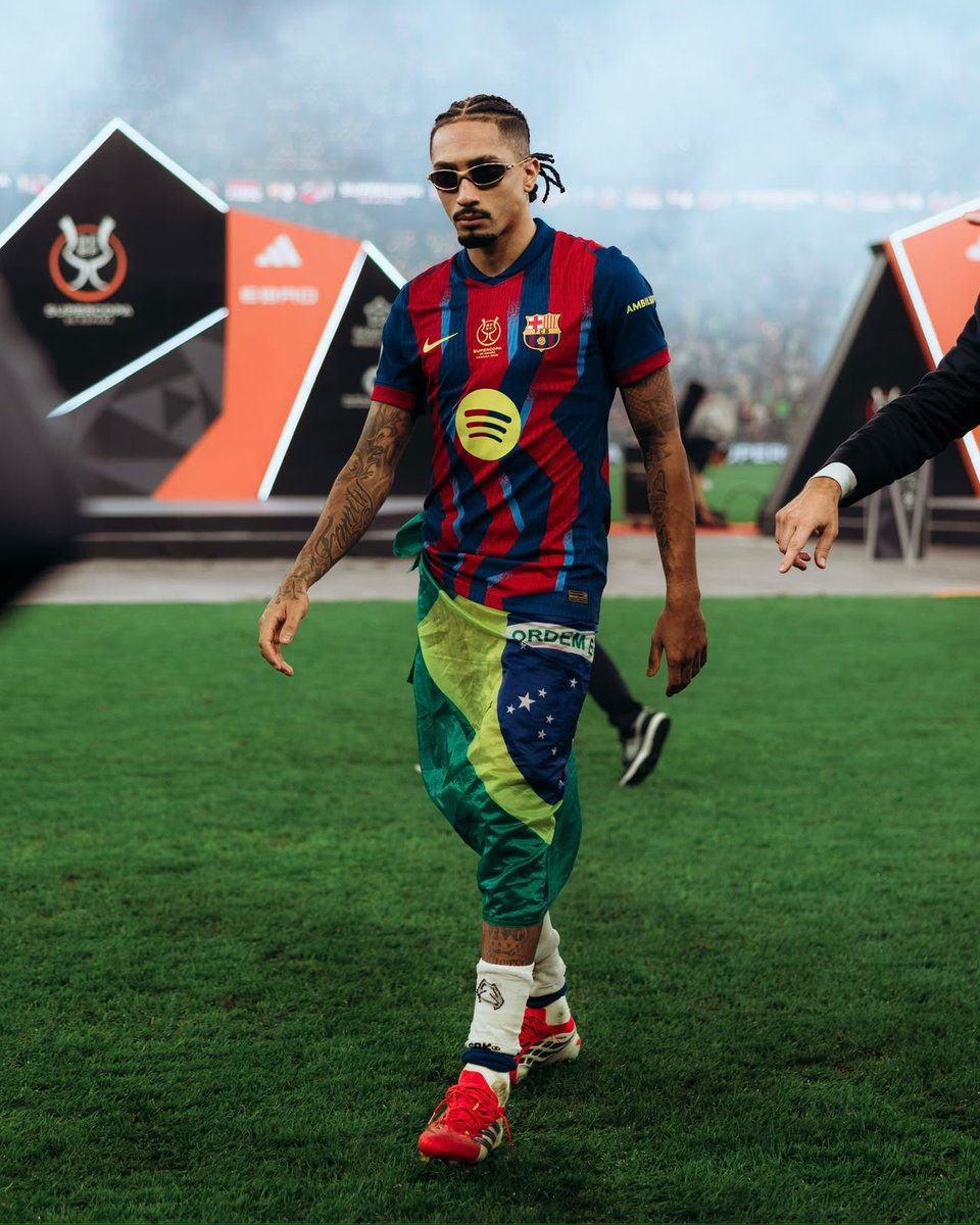 Forca_Fcb's tweet photo. 🚨 قادة برشلونة لموسم 2026–27:

القائد الأول – رافينها
القائد الثاني – فرينكي دي يونغ 
القائد الثالث – بيدري 
القائد الرابع – غافي 
القائد الخامس – إريك غارسيا 

@ballondor https://t.co/difX4FWQTM