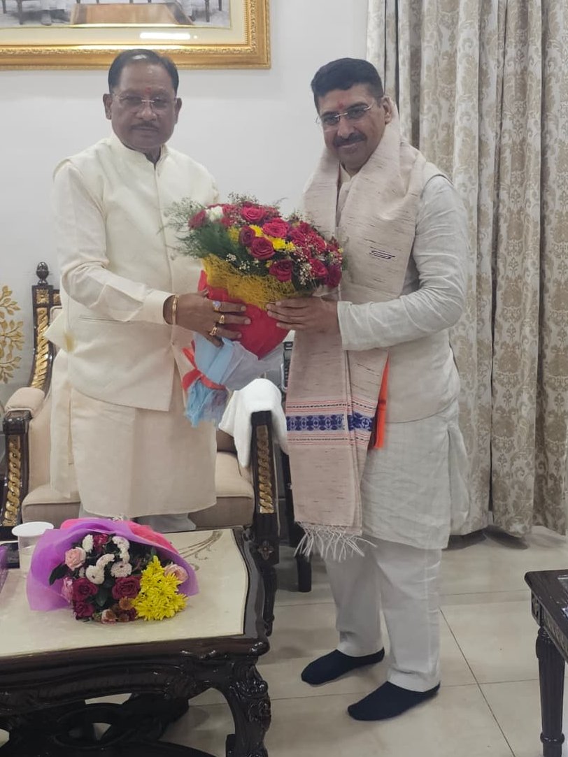 deepakmhaskey's tweet photo. भाजपा की राष्ट्रीय टीम में सोशल मीडिया संयोजक का दायित्व सौंपे जाने के उपरांत माननीय मुख्यमंत्री श्री विष्णुदेव साय जी से आत्मीय भेंट कर उनका स्नेह, आशीर्वाद एवं शुभकामनाएँ प्राप्त किया। उनका आत्मीय मार्गदर्शन एवं प्रोत्साहन मेरे लिए अत्यंत सम्मान और प्रेरणा का विषय है। https://t.co/Grnu9Zdu0Y