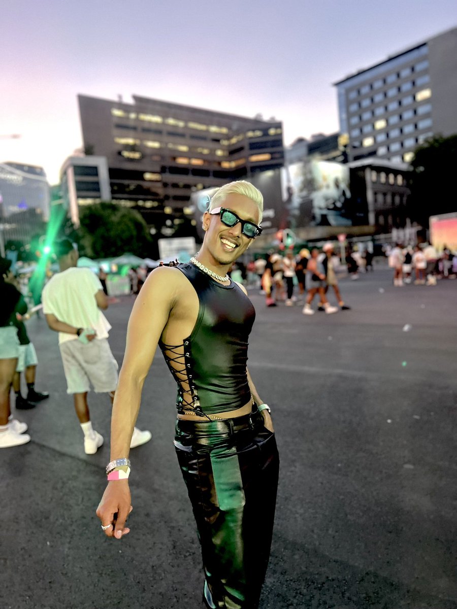 wisefool_warren's tweet photo. Last year #jhbpride was wild !!!!! https://t.co/B5Wsw03kqZ
