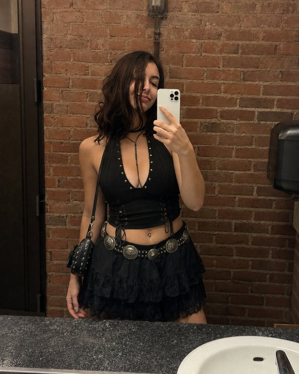 ettheextraz42k's tweet photo. @nerdylilpeach wait… was there a dress code? https://t.co/XkL8cZdgPy