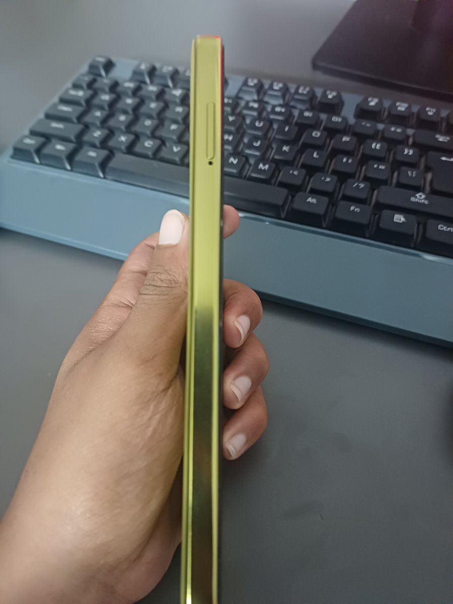 CARKAMIST's tweet photo. My Moto G86 Power stopped working after just 2 months. The service centre says it has a motherboard issue and wants ₹15,000 for repair. They’re also denying my warranty claim because of a small dent. I’ve uploaded the photos. @motorolaindia @Moto_Support https://t.co/OPkSoU6FT6