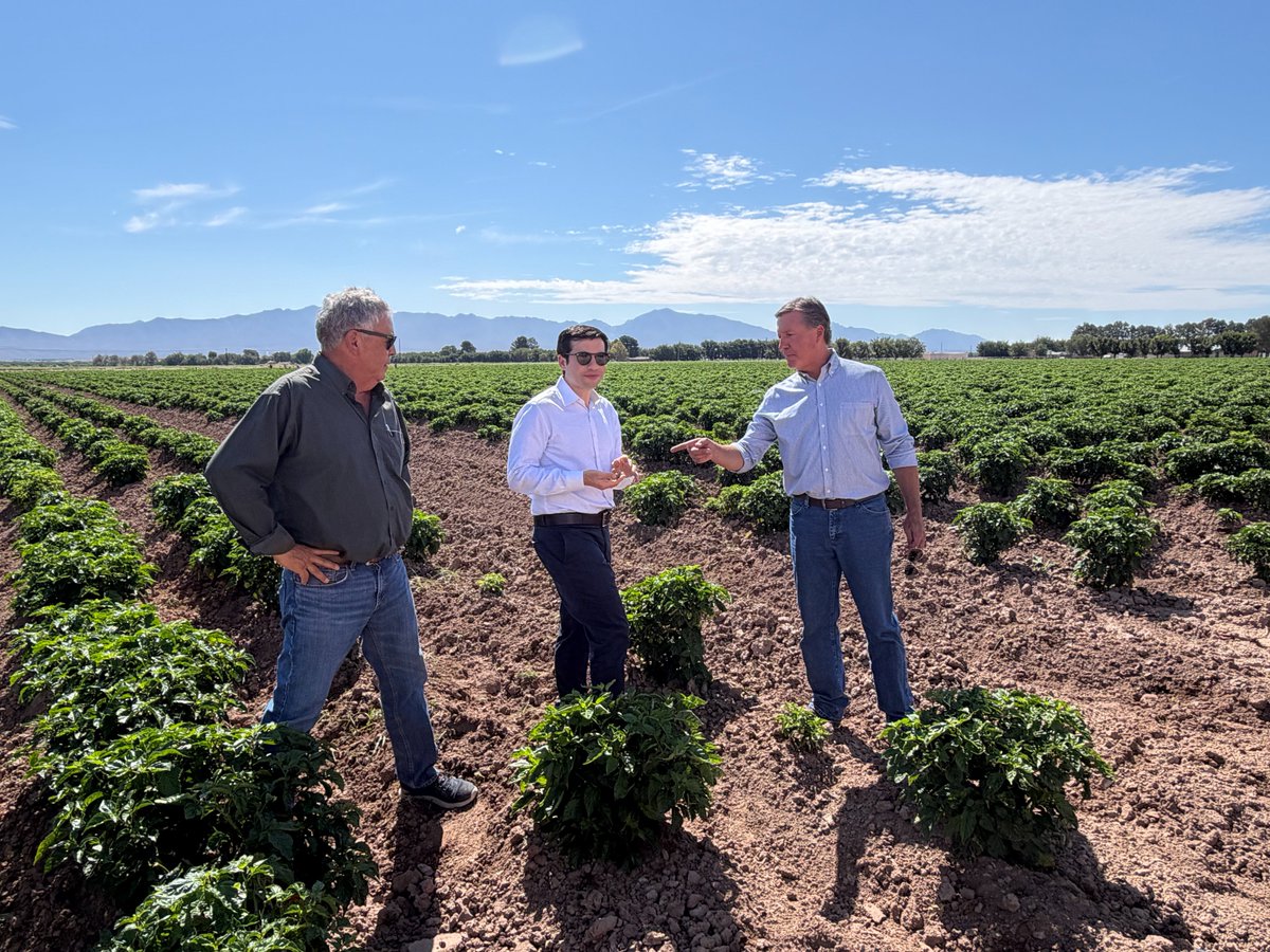 WesternGrowers's tweet photo. Western Growers President and CEO Dave Puglia @Dave_Puglia joined U.S. Labor Secretary Keith Sonderling @Sonderling47 in New Mexico to hear directly from agricultural employers about workforce needs, labor challenges and the future of farming.

Agriculture is at the heart of New Mexico’s economy, and hearing directly from farmers is critical to understanding the challenges and opportunities facing the industry.

We appreciate the opportunity to help showcase the people and businesses working every day to keep American agriculture strong and producing the food we rely on.

Thank you to the Department of Labor @USDOL for making agriculture part of the conversation.