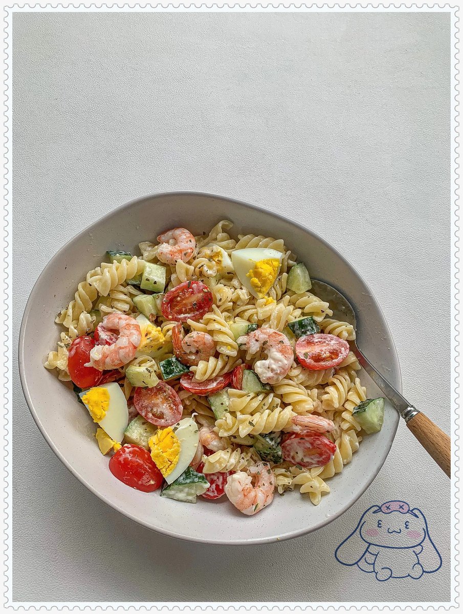 Grappe20's tweet photo. [Simple post-work meal: creamy mushroom pasta with fresh basil and a side salad—cozy, quick, and totally hit the spot for a busy Tuesday!]， https://t.co/gYwrtNNUji