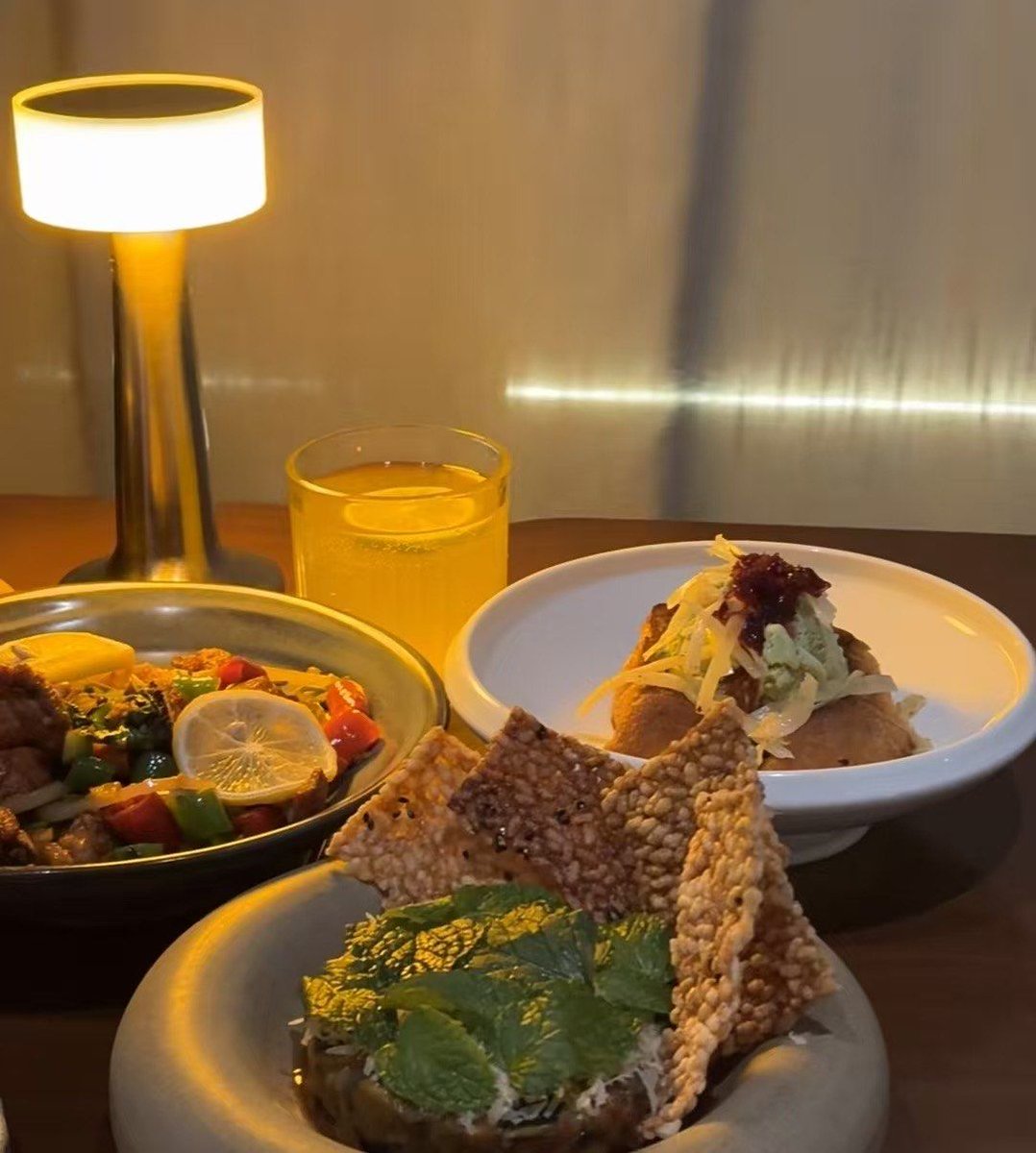 Garampon5's tweet photo. [It’s 1am, the kitchen’s still warm. Today’s special: salty grilled fish + warm miso soup. Come sit, the seat’s yours. ]， https://t.co/e5S8SxYU2G