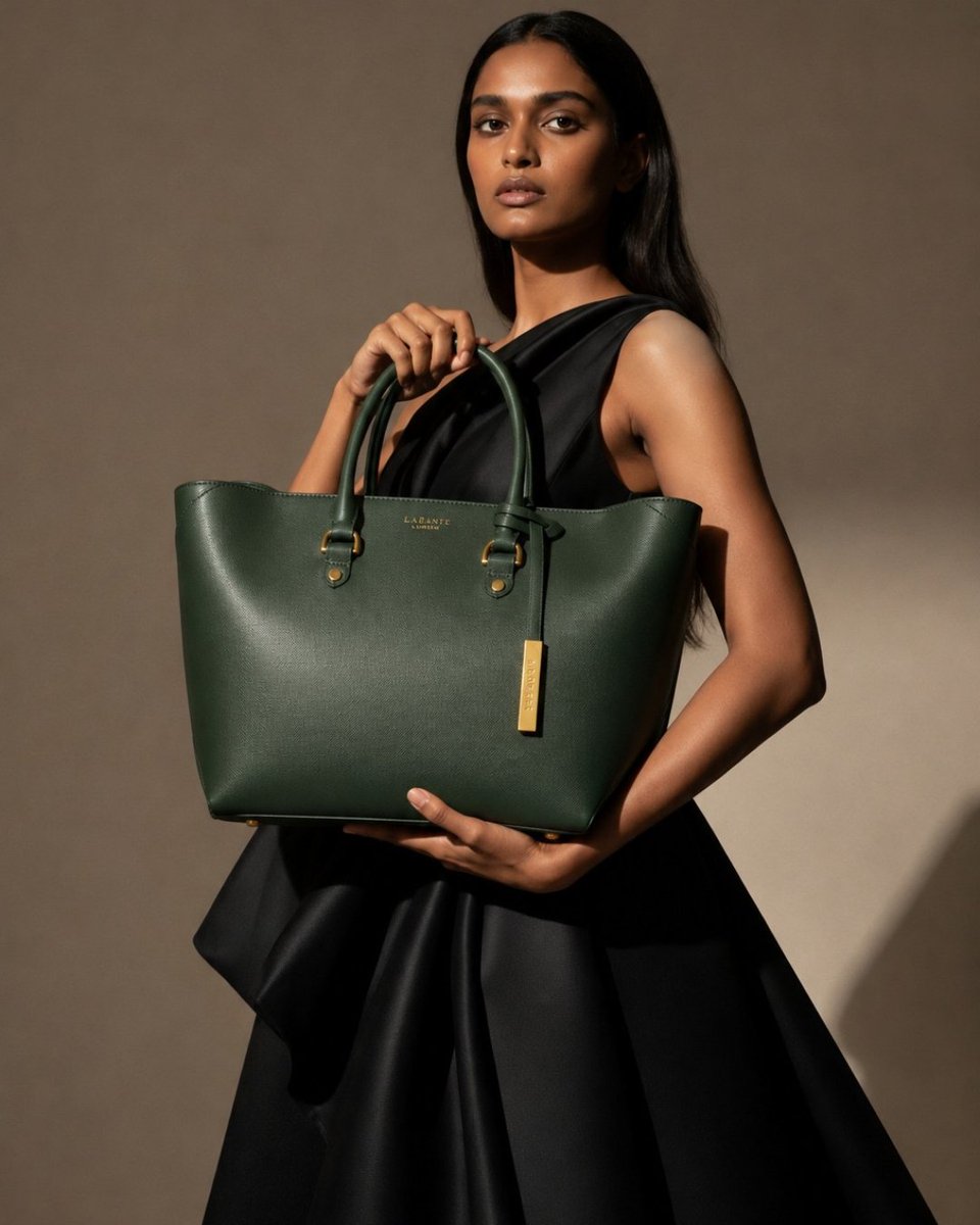 labante_london's tweet photo. Green, but make it evening.
Structured sides that hold their shape whether the bag is full or nearly empty. Gold hardware, hand set. A tassel that swings when you walk, which is a small thing until you notice it.

#LaBanteLondon #GreenTote #VeganLeather #PlantBasedLuxury https://t.co/UPMUvHEi81