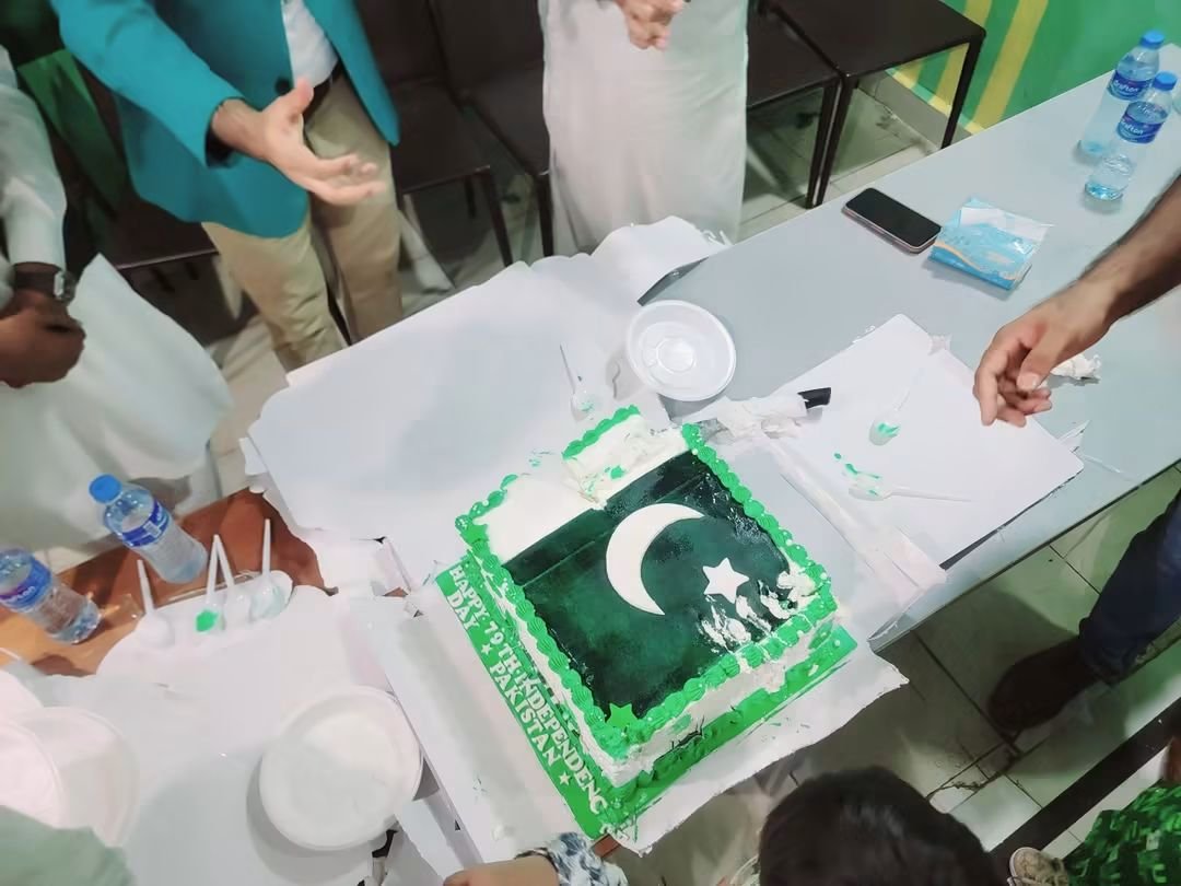 PakinCotedIvoir's tweet photo. Pakistani Community living in Sierra Leone organized an event to celebrate the 80th Independence Day of Pakistan
https://t.co/gYDoACt1Yz
#PakistanAt80
@ForeignOfficePk
@PkPublicDiplo
@epwing_official
@appcsocialmedia https://t.co/Wg1ReXtrlj